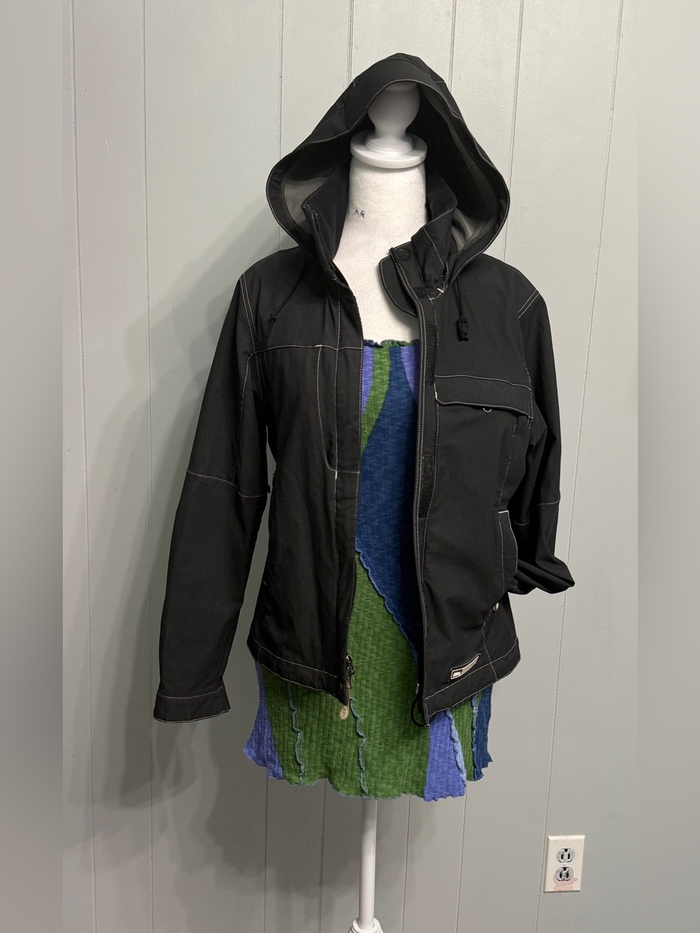 Vintage REI Black Hooded Utility Jacket with Contrast Stitching